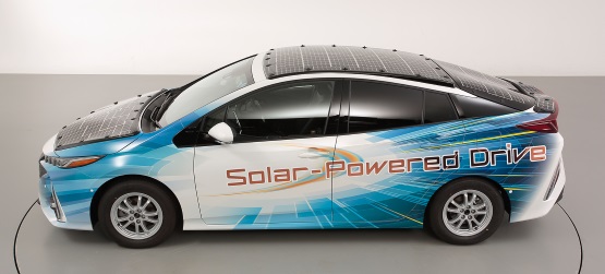 Toyota Prius plug-in com painéis solares de alta eficiência